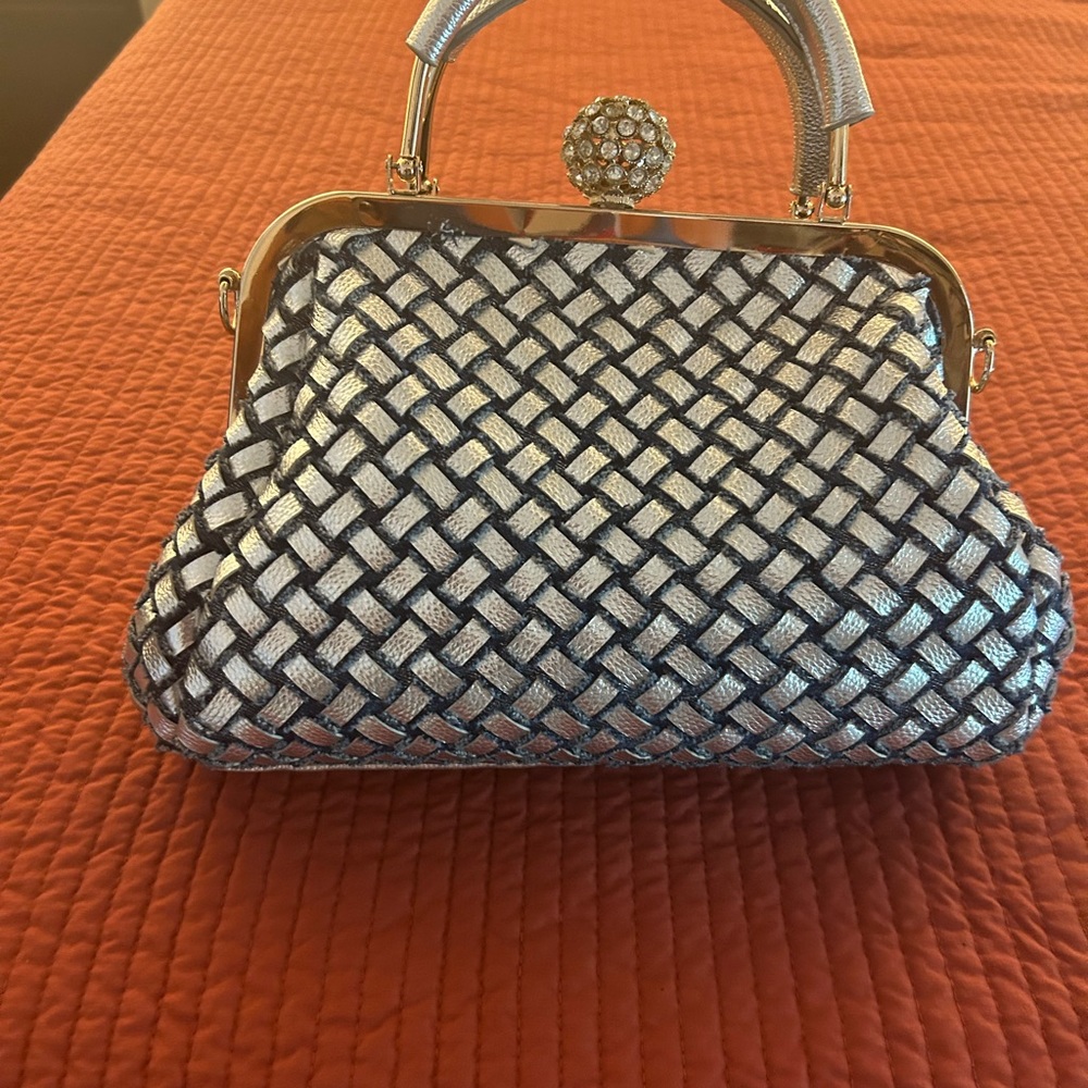 Super fun BLING purse!  It makes an outfit look amazing! - Picture 2 of 5